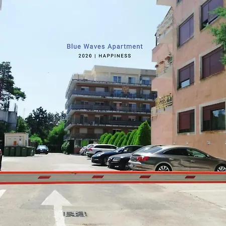 Blue Waves Apartment *
